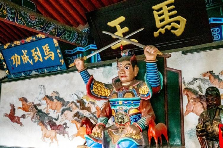傳說中的馬王爺?shù)降资钦l跪求的
