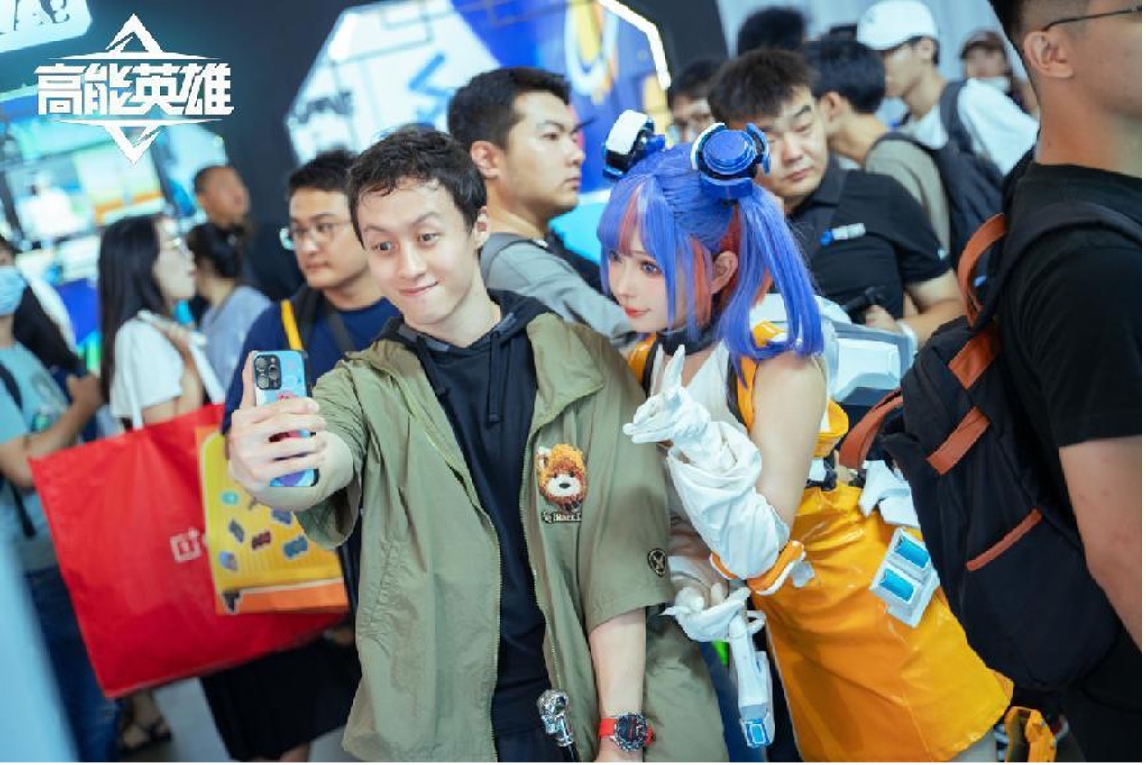 coser變裝、童錦程直播、老外求號(hào)《高能英雄》引爆炎炎夏日！
