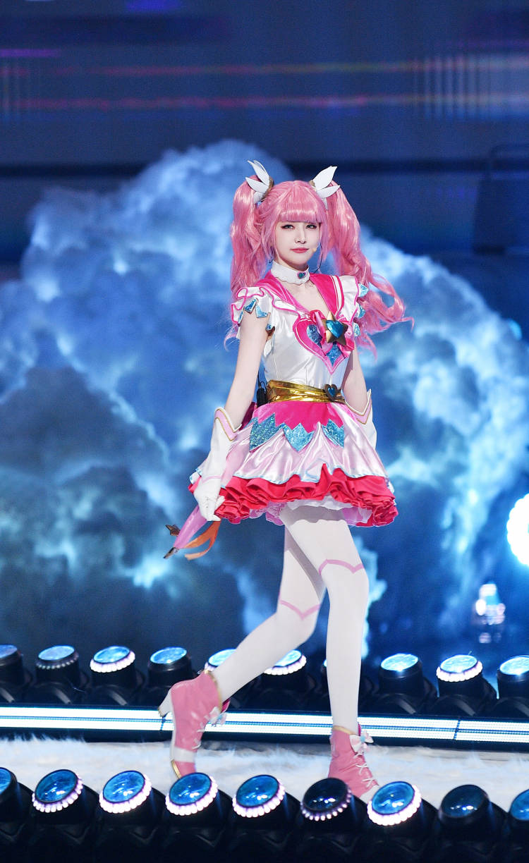百位頂流明星主播齊聚成都，和平精英“刺激之夜”完美收官！