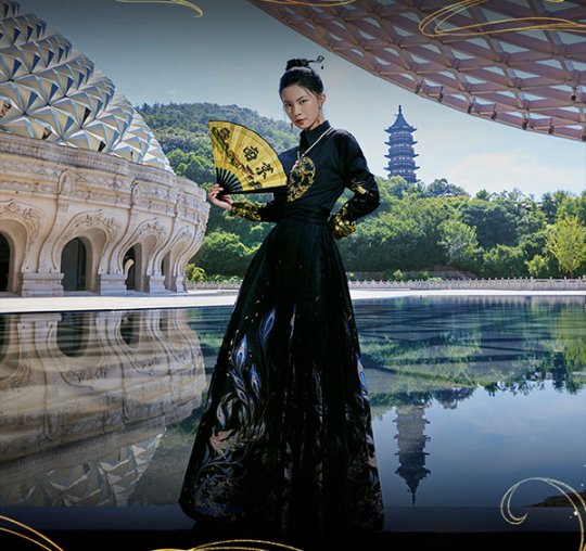 14萬頂奢云錦加冕《魔域》新女神，全球唯一！非遺定制！